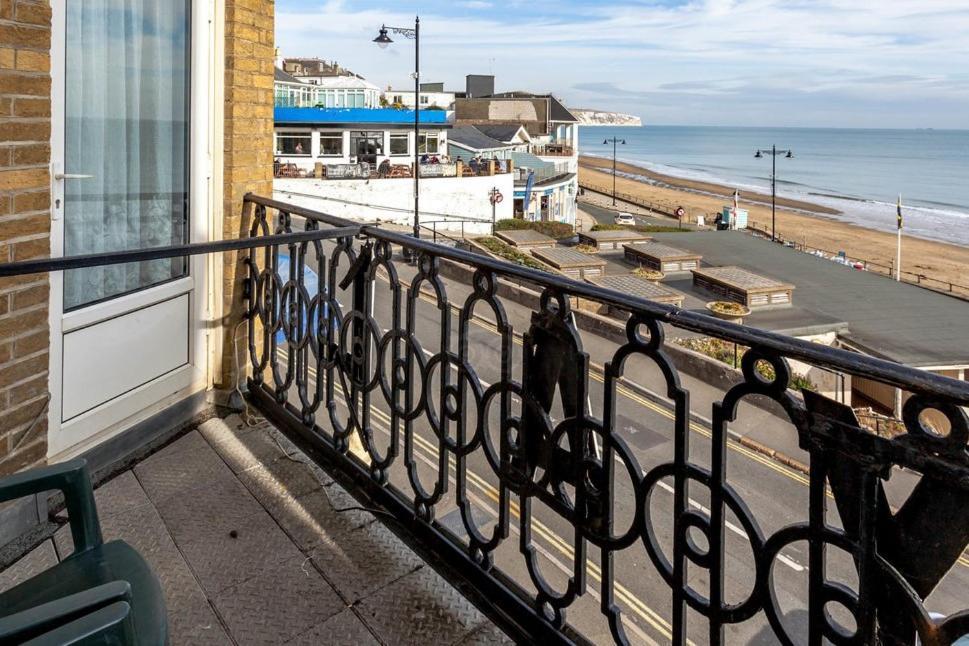 Royal Pier Hotel Sandown Exterior photo